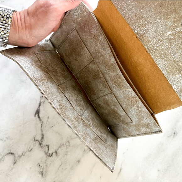 Vin Baker Metallic Champagne Leather Minimalist Clutch - Picture 4 of 5